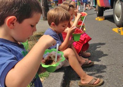 kids eating shave ice